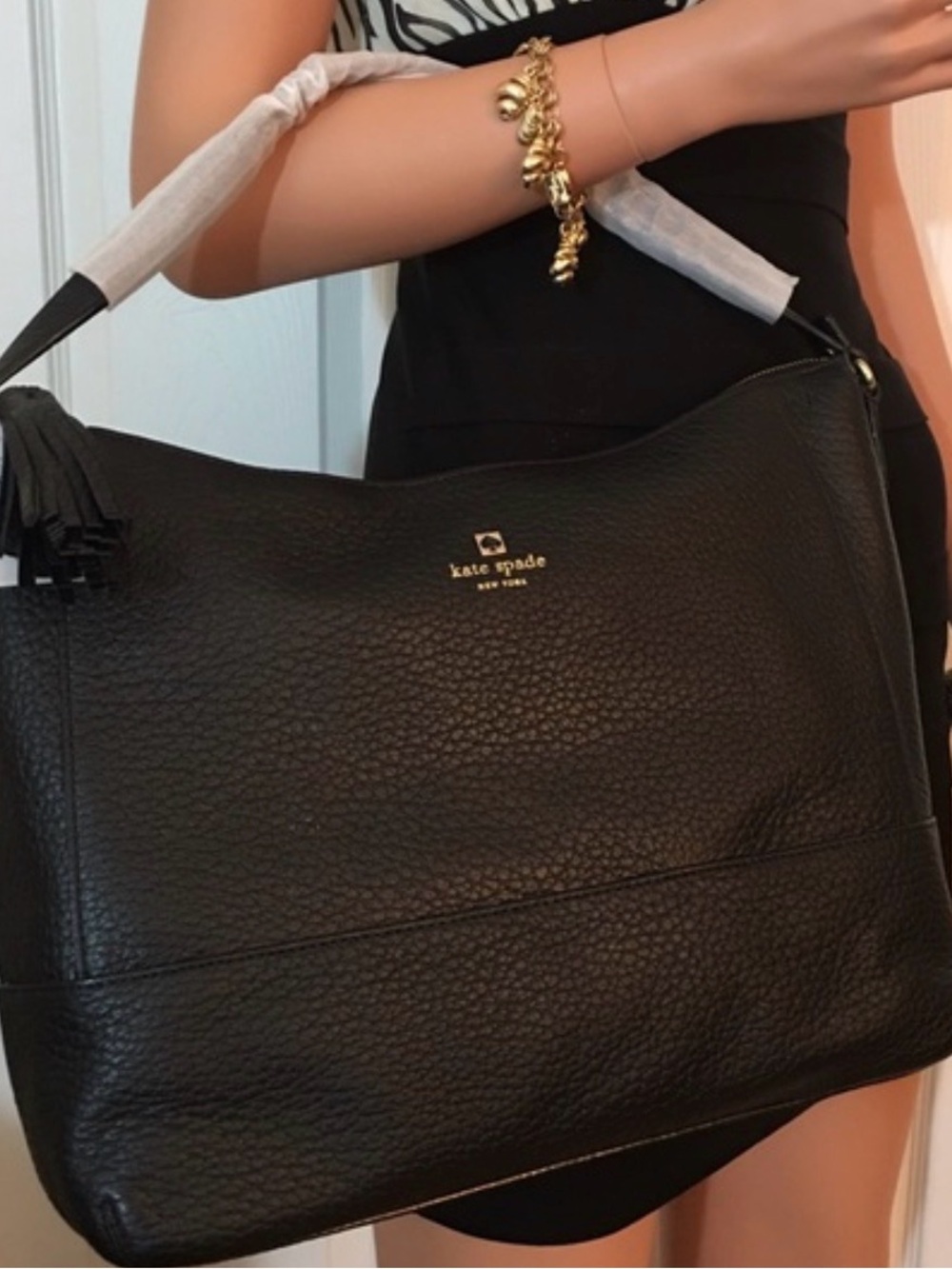 kate spade Black Pebbled Leather Hobo Shoulder Bag with Gold Logo - Picture 7 of 7
